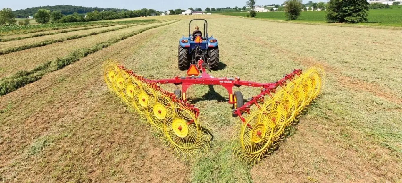 New Holland ProCart™ and ProCart™ PLUS Deluxe Carted Wheel Rakes ProCart™ 819 8 Wheel