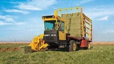 New Holland Stackcruiser® Self-Propelled Bale Wagons Stackcruiser® 103