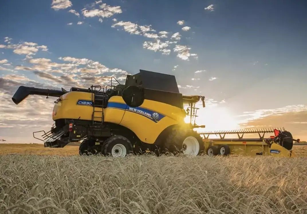 New Holland CX8 Series Tier 4B Super Conventional Combines CX8.90