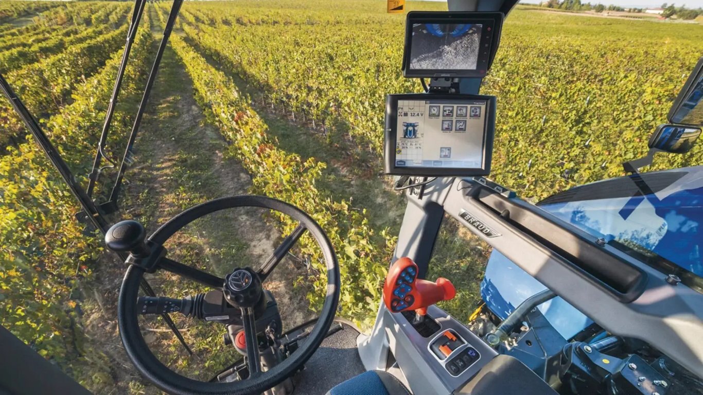 New Holland Braud High Capacity Grape Harvesters Braud 9070M