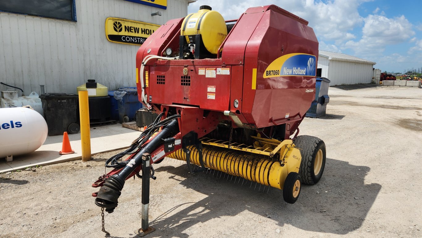 2011 New Holland BR7060 Crop Cutter
