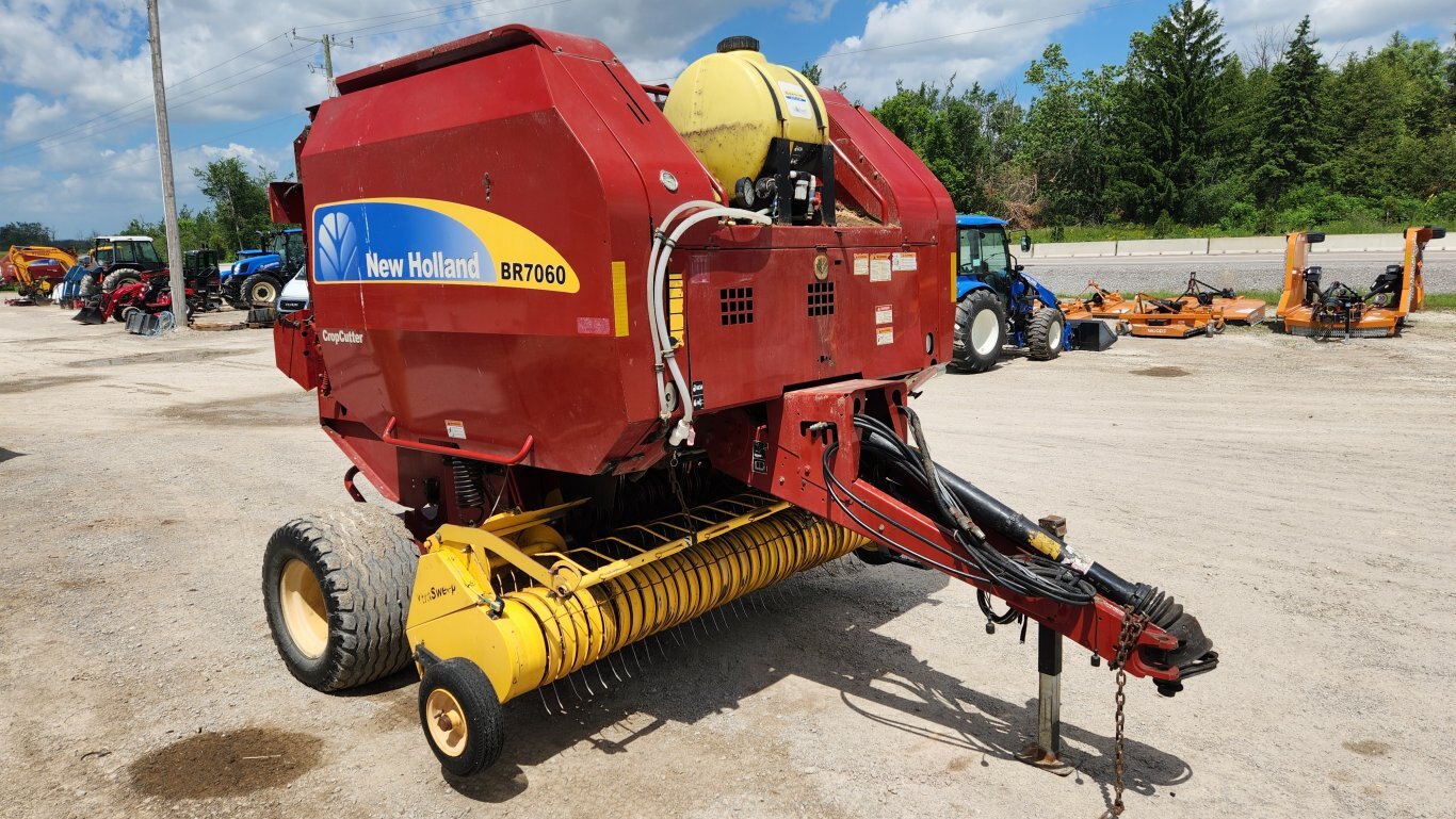 2011 New Holland BR7060 Crop Cutter