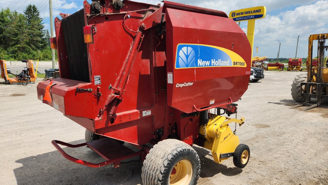2011 New Holland BR7060 Crop Cutter
