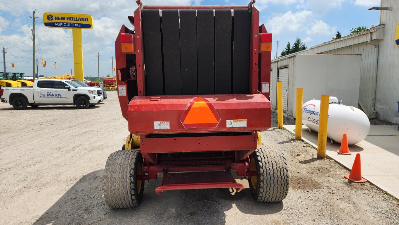 2011 New Holland BR7060 Crop Cutter