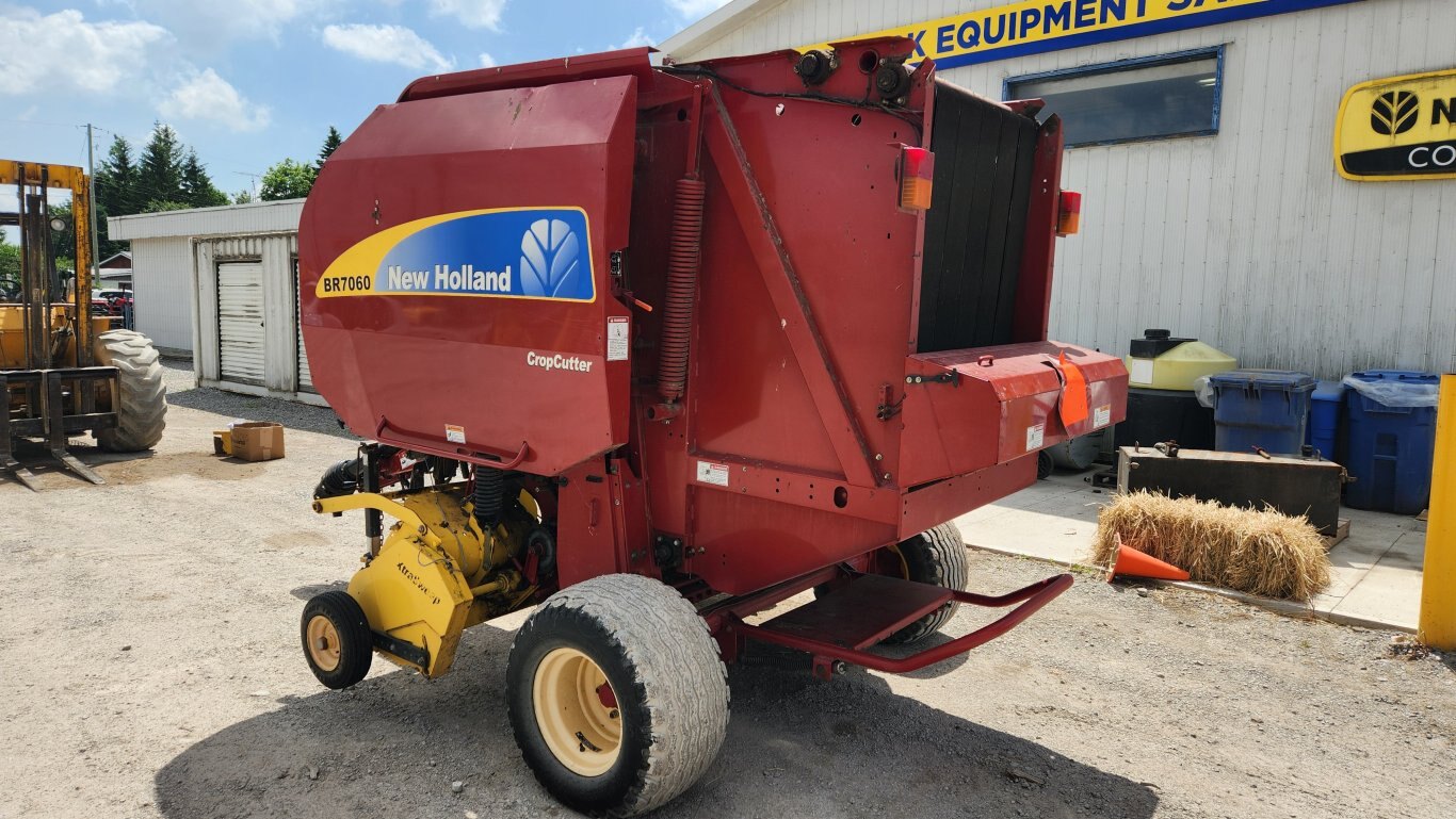 2011 New Holland BR7060 Crop Cutter