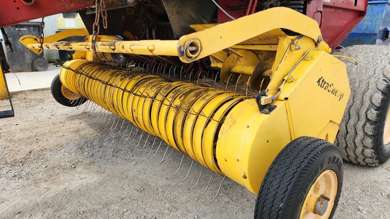 2011 New Holland BR7060 Crop Cutter