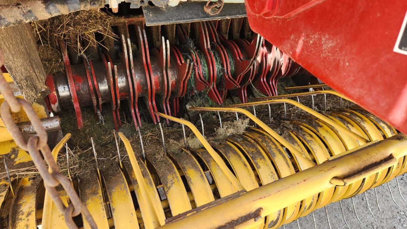 2011 New Holland BR7060 Crop Cutter