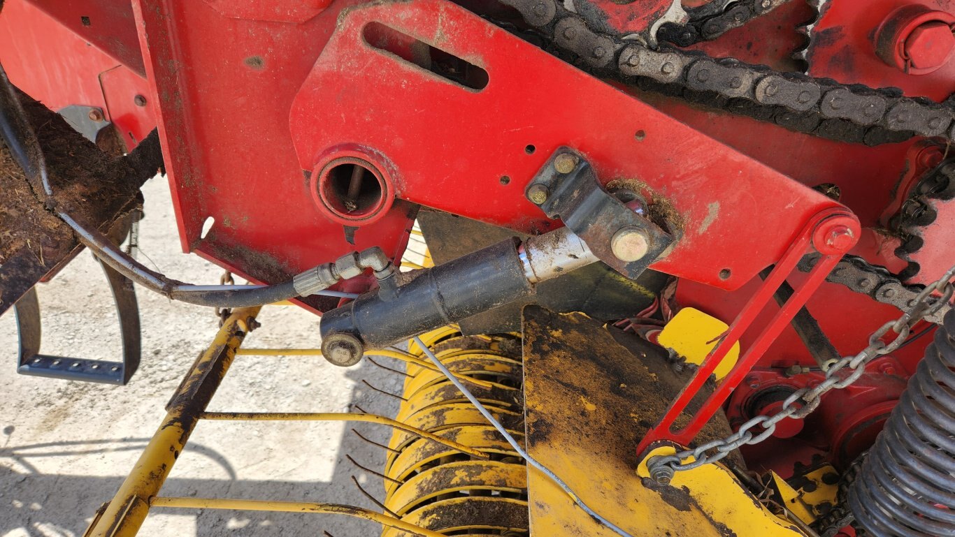 2011 New Holland BR7060 Crop Cutter