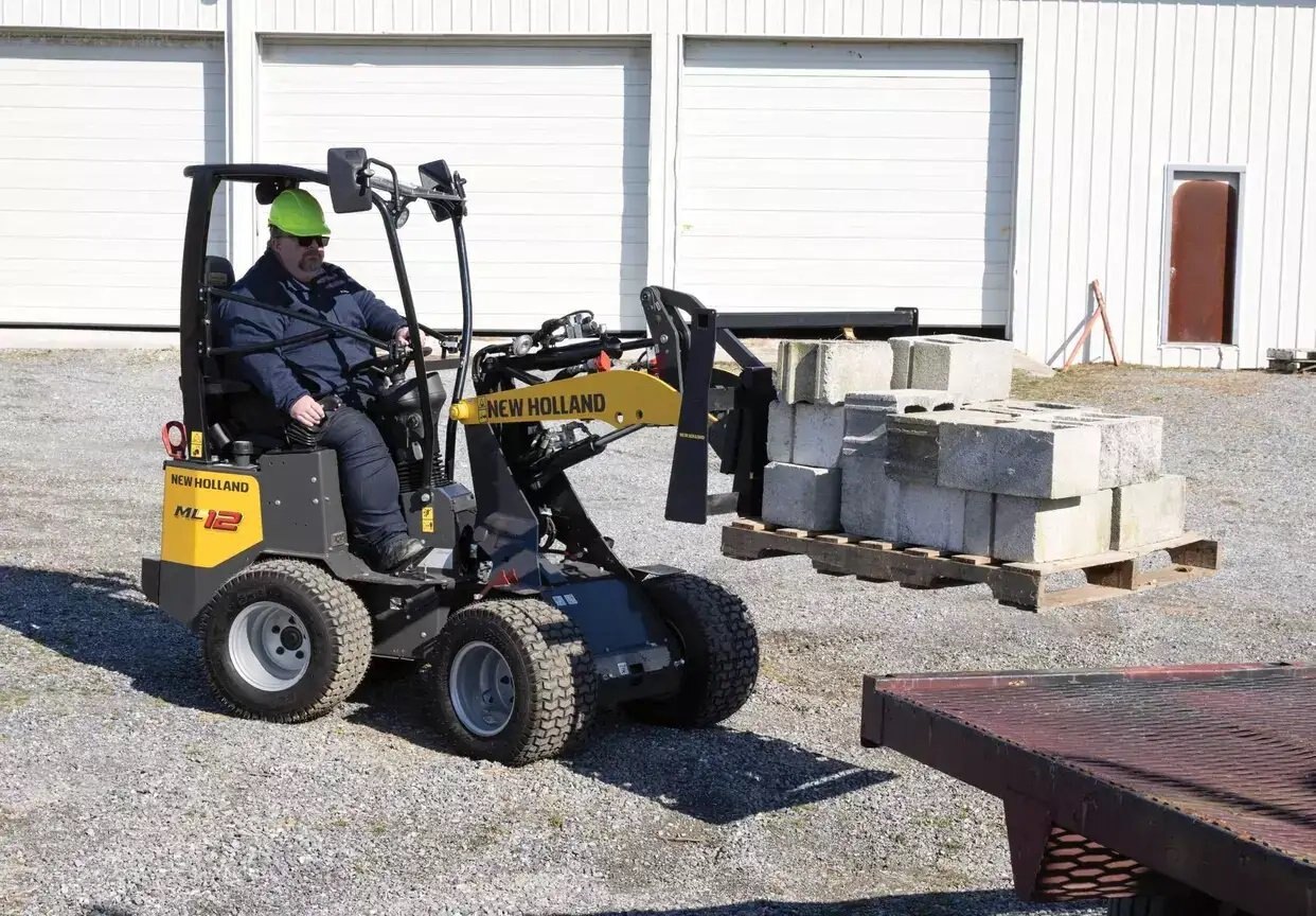 New Holland Small Articulated Loaders ML12