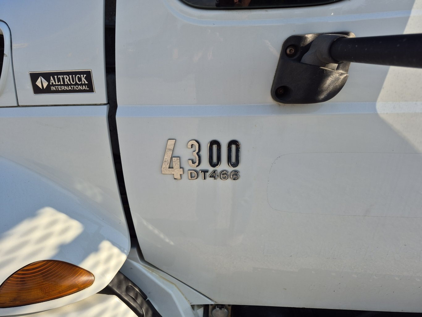 2004 International 4300 Kargo King Hooklift truck