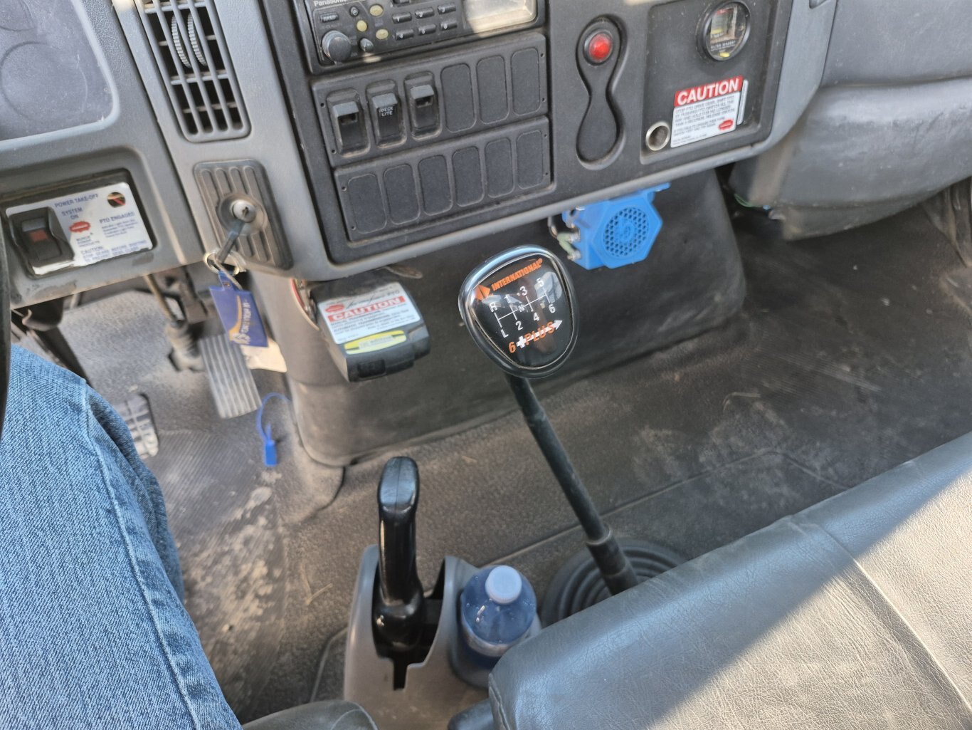 2004 International 4300 Kargo King Hooklift truck