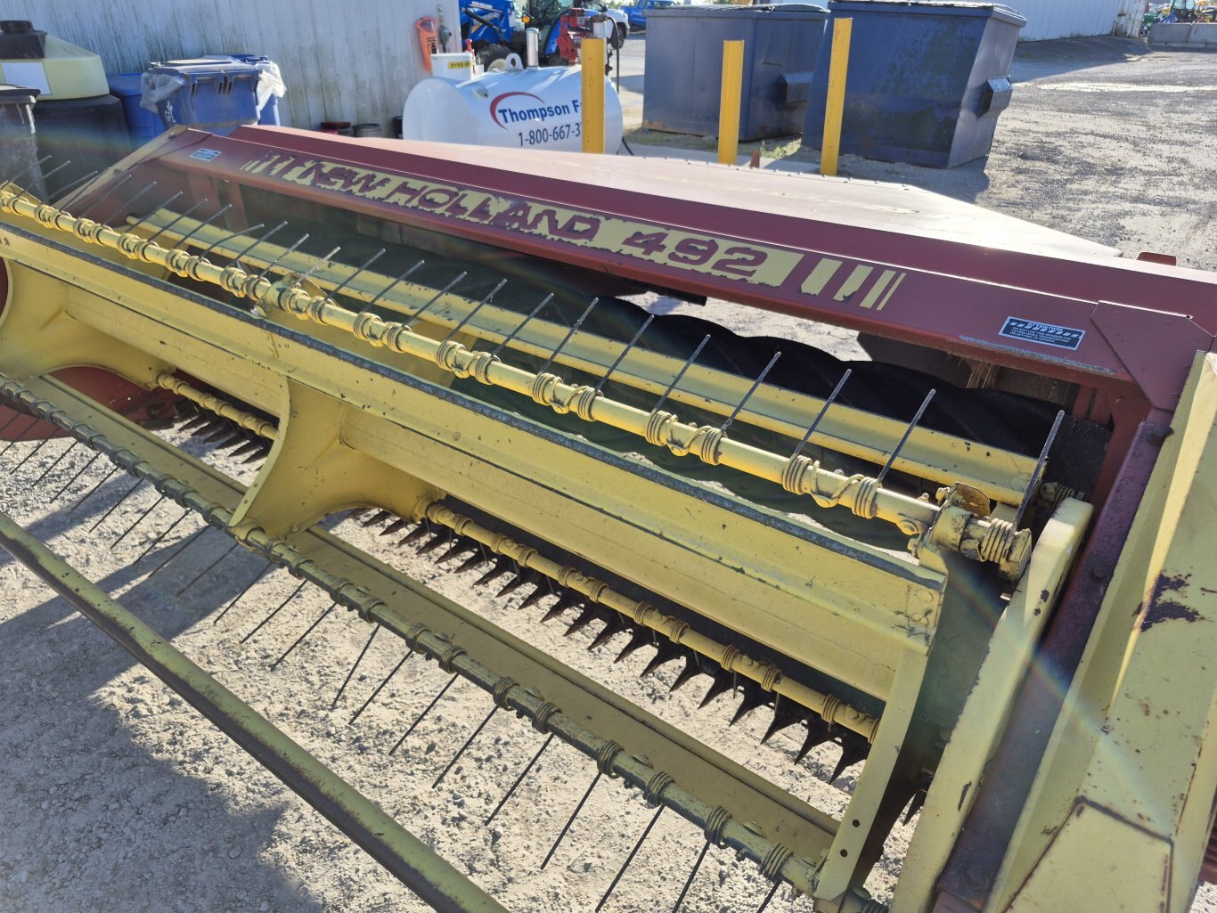 1990 New Holland 492 haybine