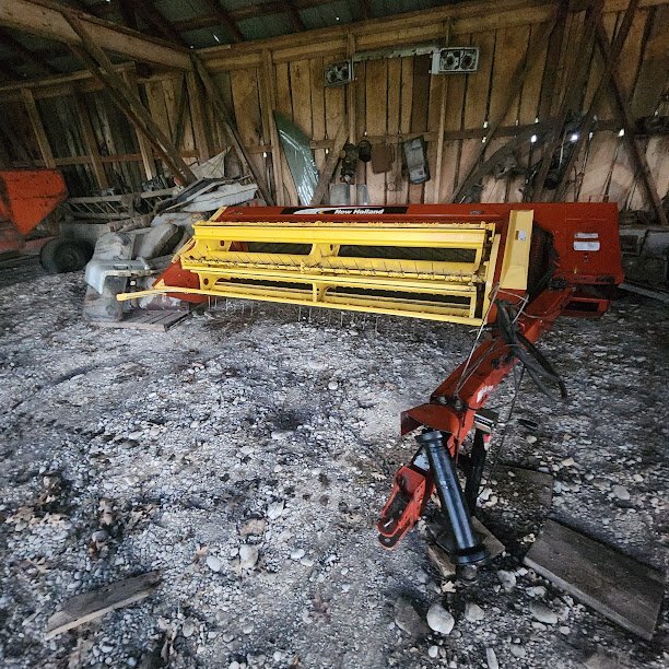 2007 New Holland 1465 haybine