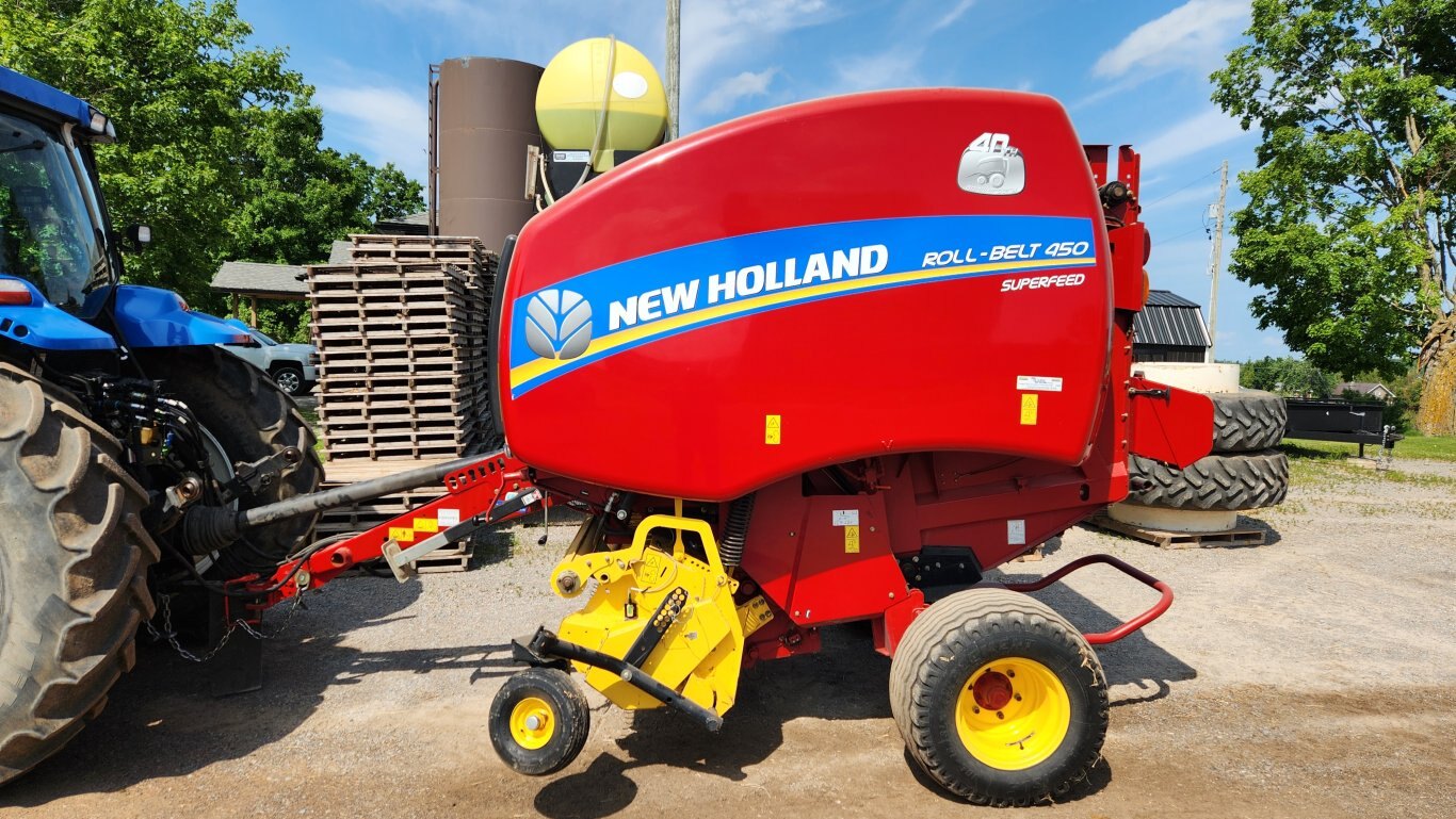 2015 New Holland Roll Belt 450 SuperFeed