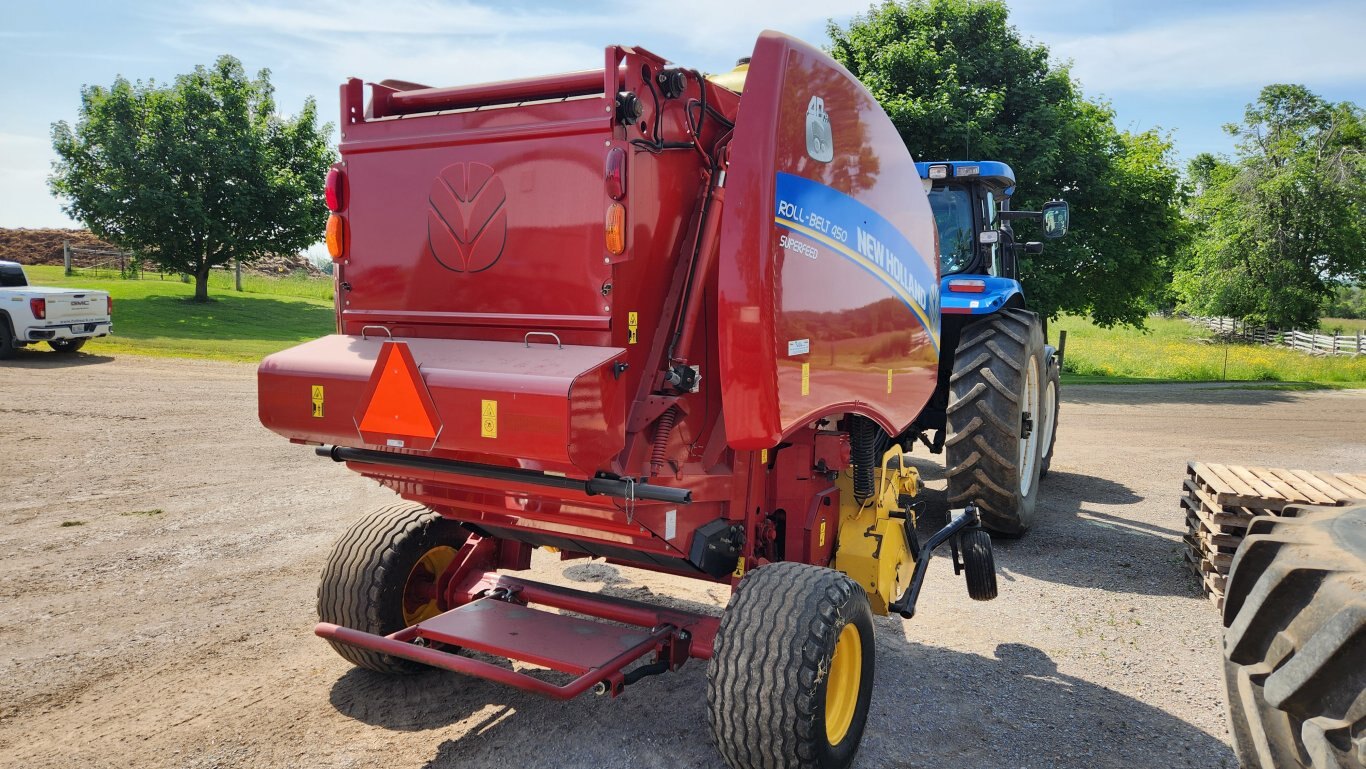 2015 New Holland Roll Belt 450 SuperFeed