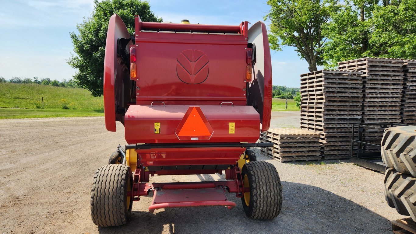 2015 New Holland Roll Belt 450 SuperFeed
