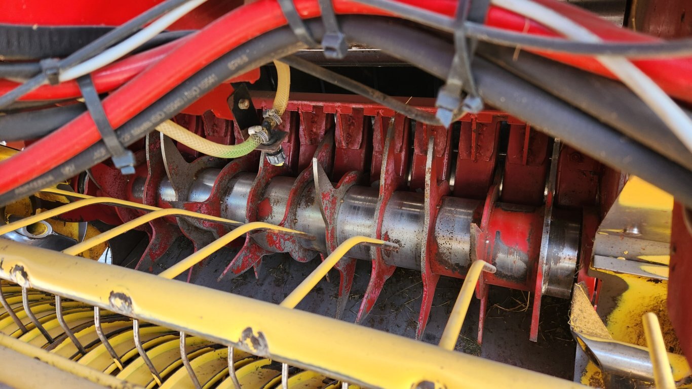 2015 New Holland Roll Belt 450 SuperFeed