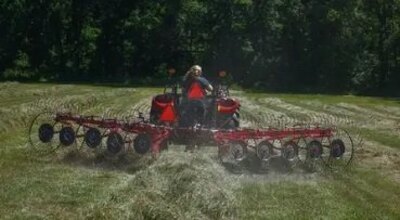Case IH Wheel Rakes WR102