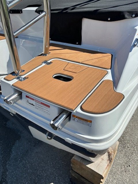 Hurricane SunDeck 217 OB