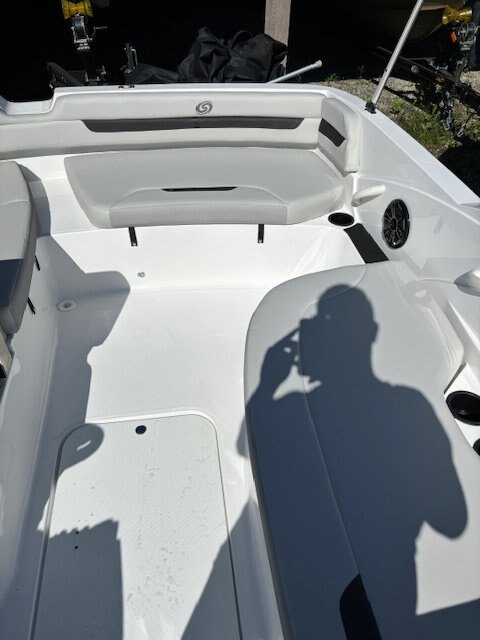 Hurricane SunDeck Sport 185 OB