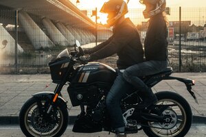 2026 Suzuki GSX 8TT Glass Sparkle Black (YVB)