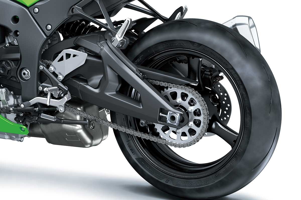 2026 Kawasaki NINJA ZX 10R Metallic Matte Graphenesteel Gray / Metallic Spark Black / Pearl Storm Gray