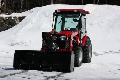 Bercomac 72'' vantage Snowblower for tractors equipped with ''skid steer'' style attach