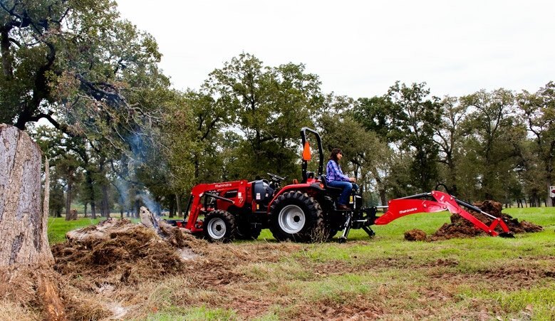 2023 Mahindra 2638 HST w/Loader