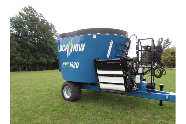 Lucknow Single Screw Vertical Mixers Trailer 1330