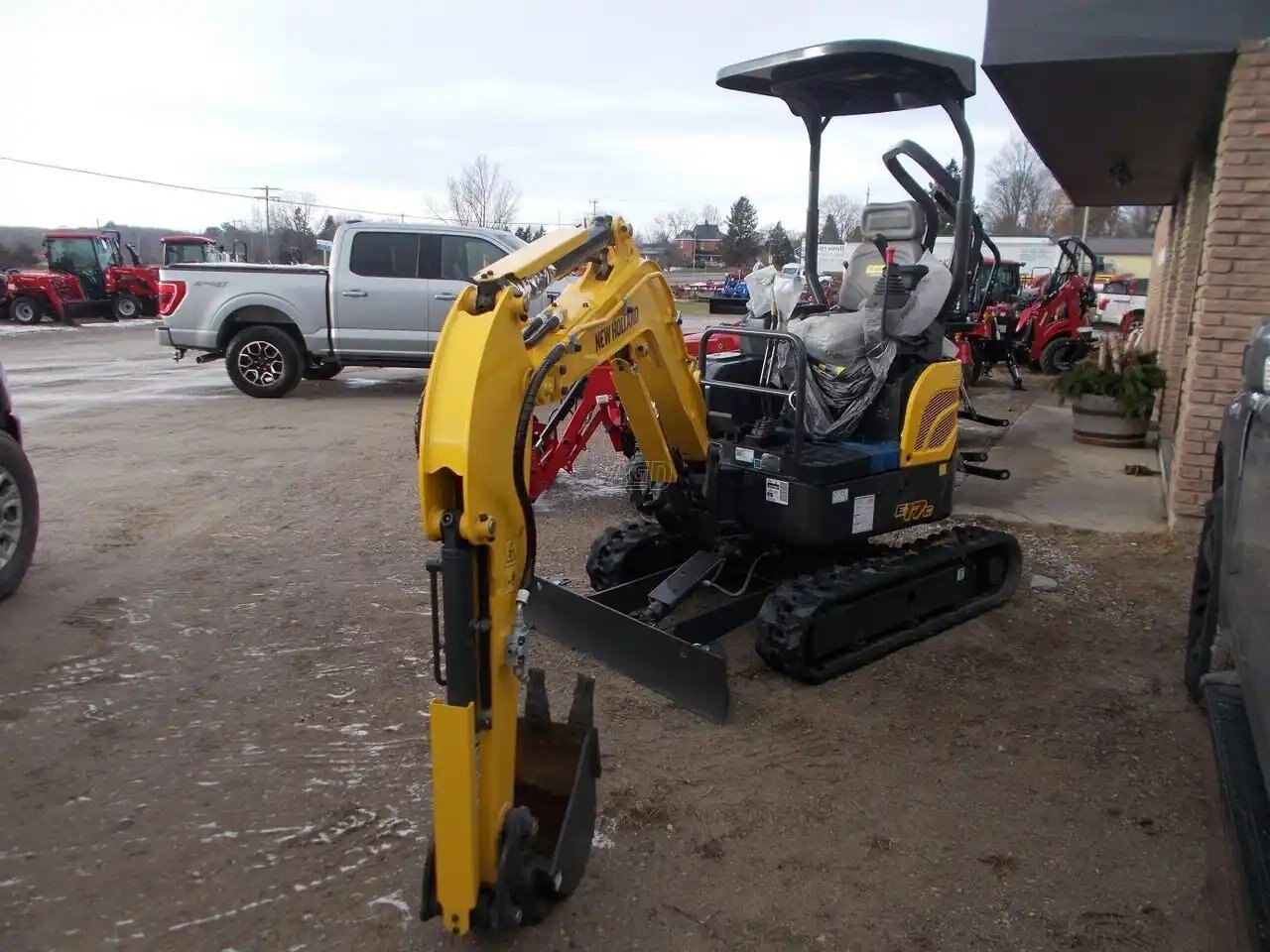 2023 New Holland E17C