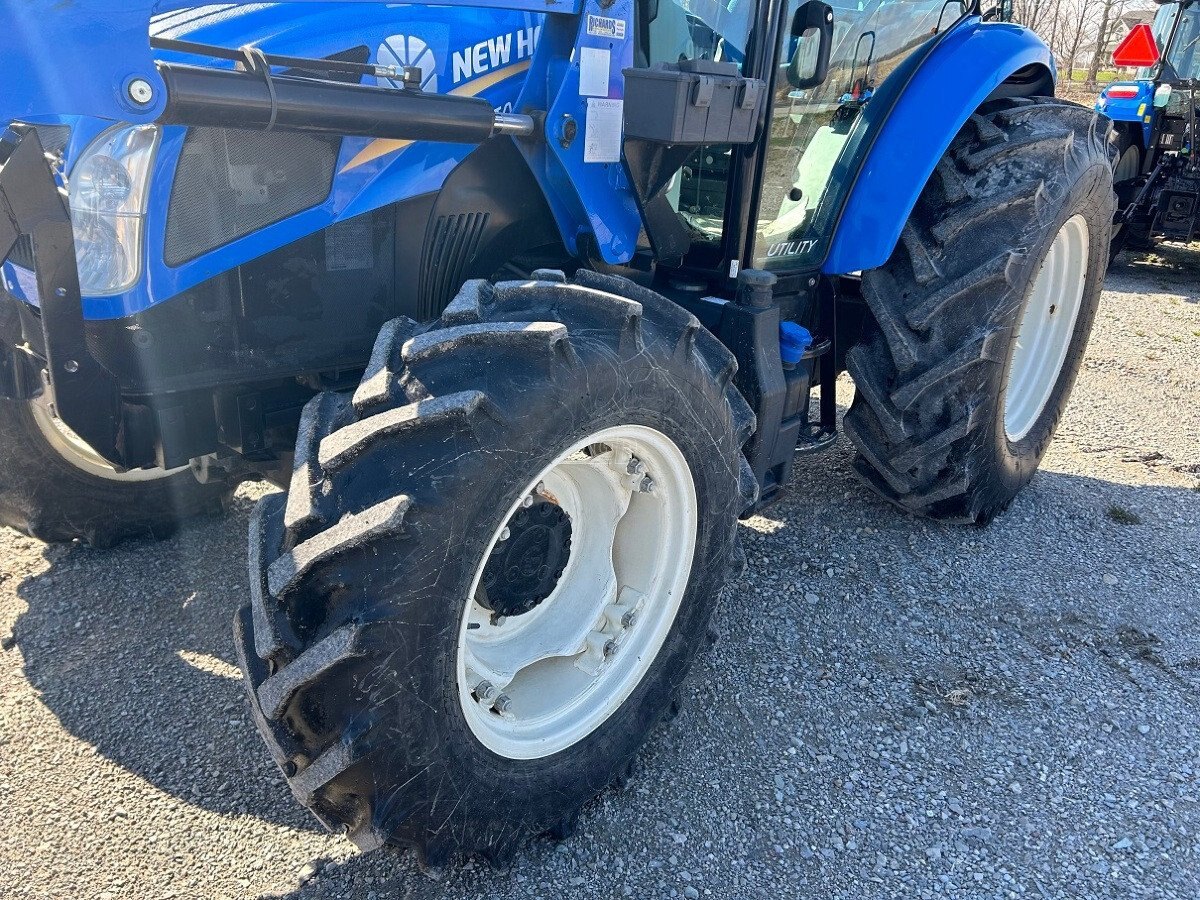 2016 New Holland T4.90