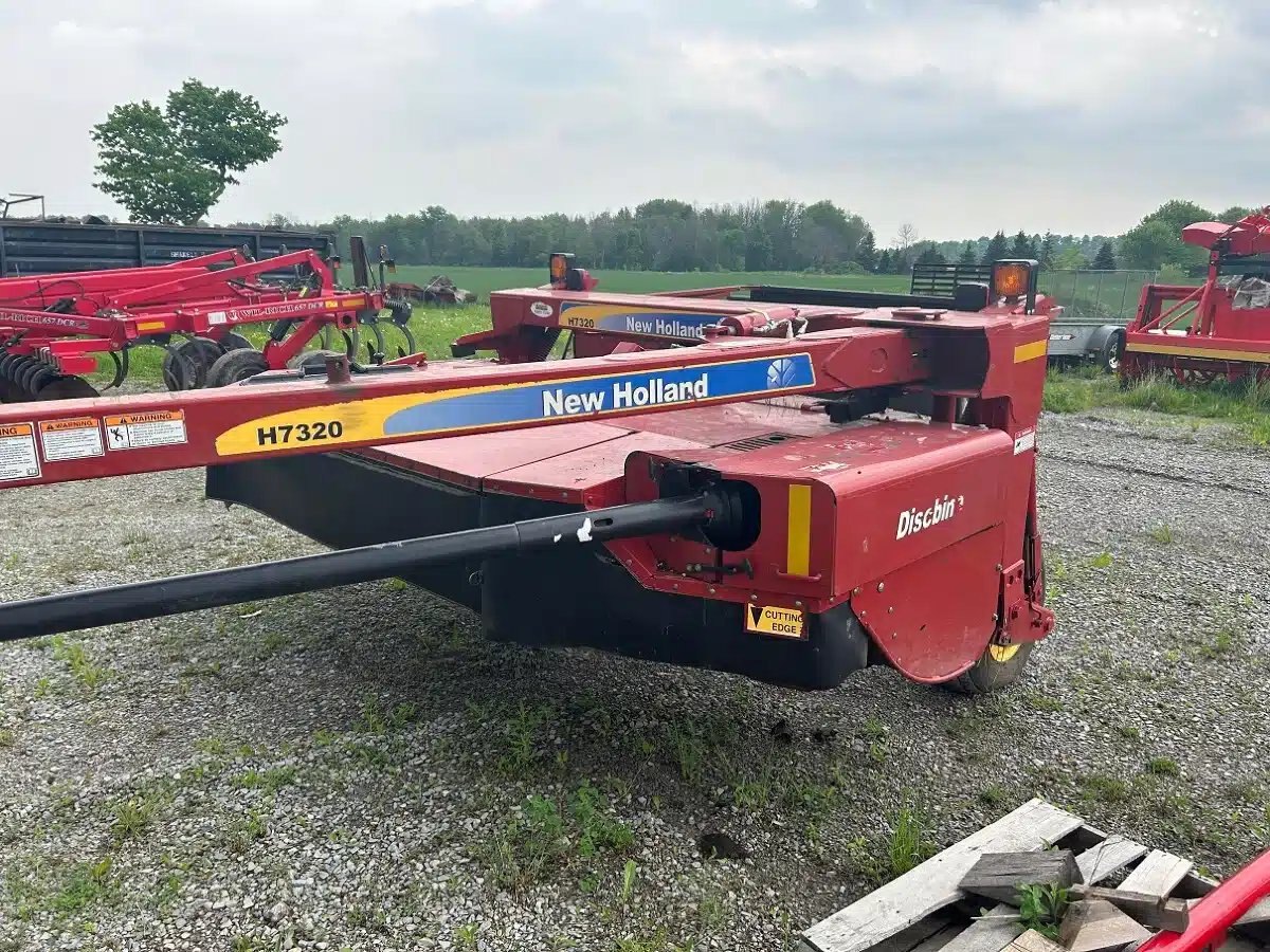 2012 New Holland H7320