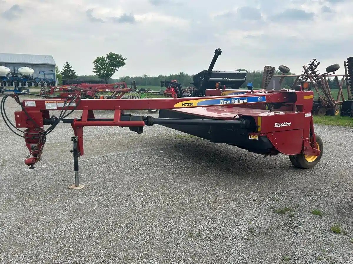 2013 New Holland H7230