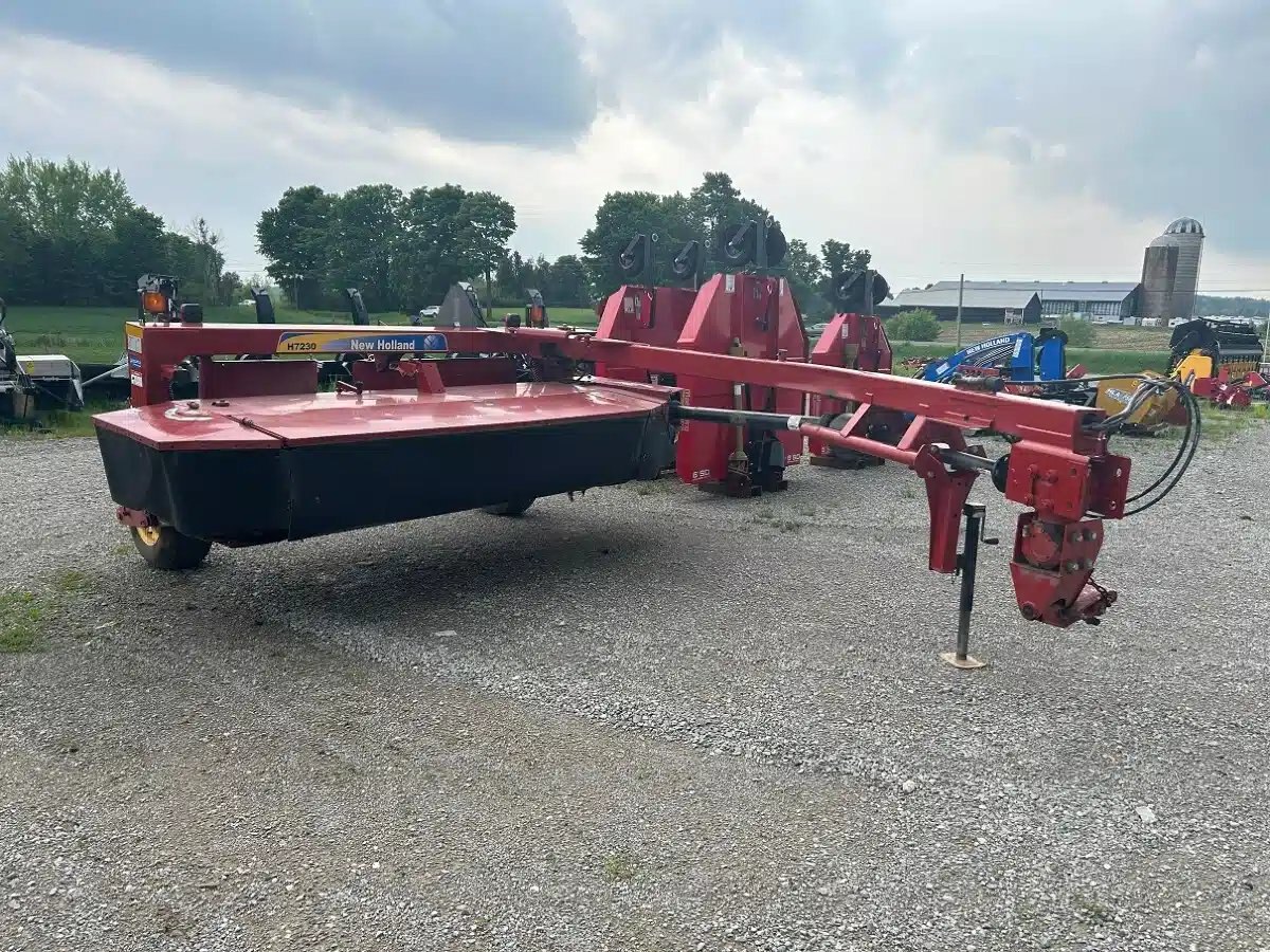 2013 New Holland H7230