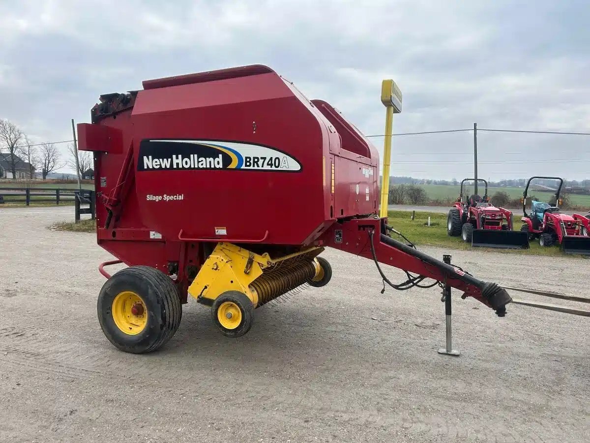 2007 New Holland BR740A