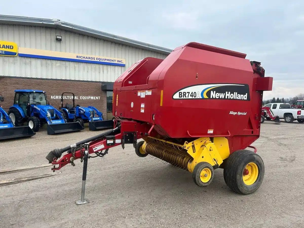 2007 New Holland BR740A