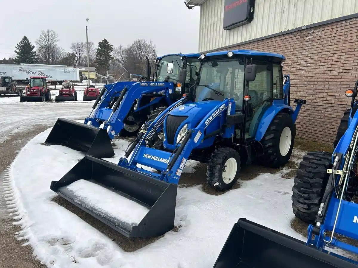 2022 Mahindra 1635 HST w/Loader