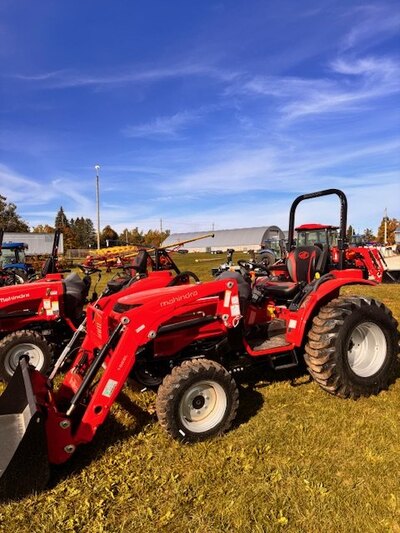 2025 Mahindra 1120 HST w/Loader