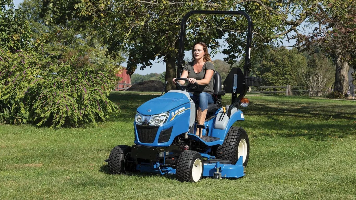 New Holland WORKMASTER™ 25S Sub Compact WORKMASTER™ 25S Cab + 100LC Loader