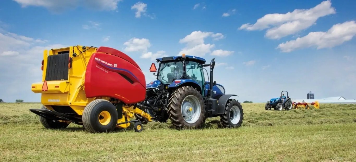 New Holland Roll Belt™ Round Balers 560