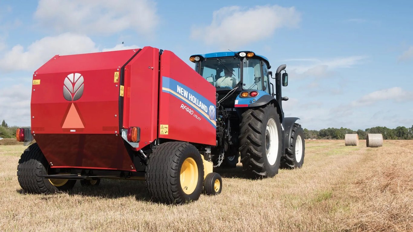 New Holland RF Fixed Chamber Round Balers RF440 Utility