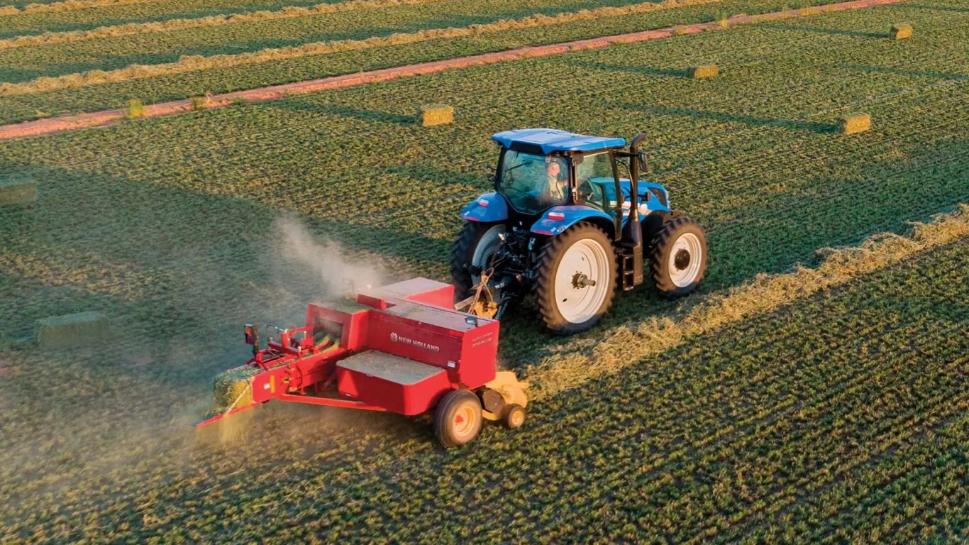New Holland Hayliner® Small Square Balers Hayliner® 275 PLUS