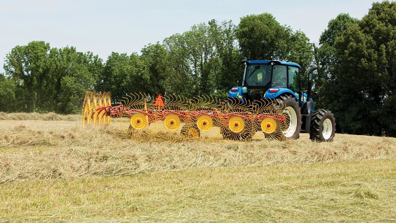 New Holland ProCart™ and ProCart™ PLUS Deluxe Carted Wheel Rakes ProCart™ 1225 PLUS 12 Wheel
