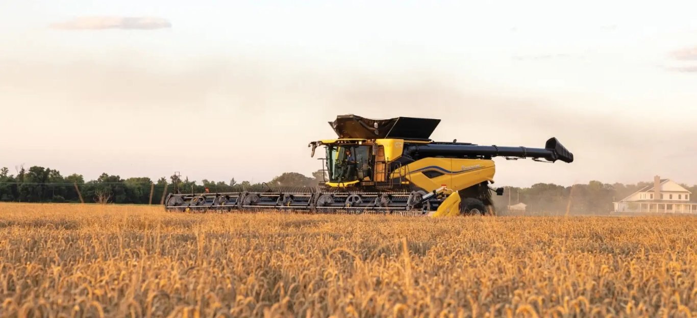 New Holland Next Generation CR Series Twin Rotor® Combines CR10
