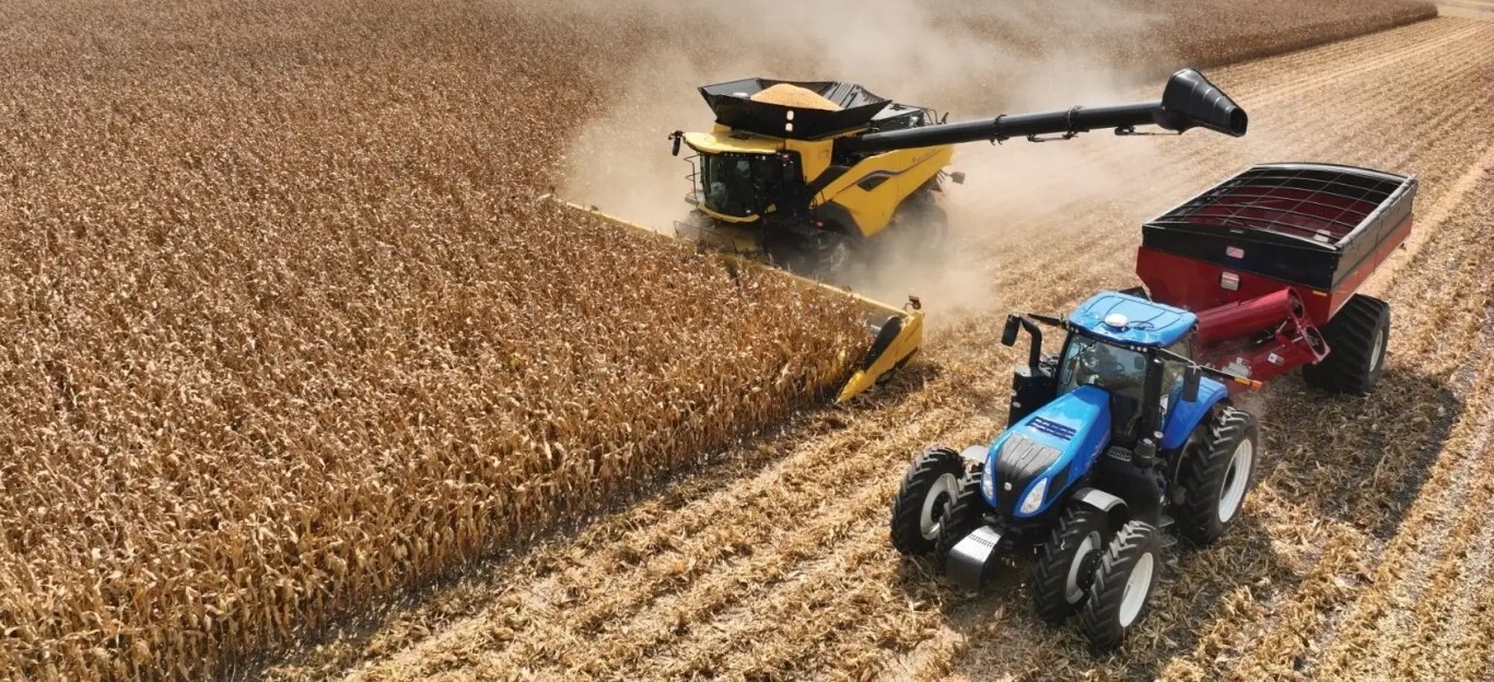 New Holland Next Generation CR Series Twin Rotor® Combines CR10