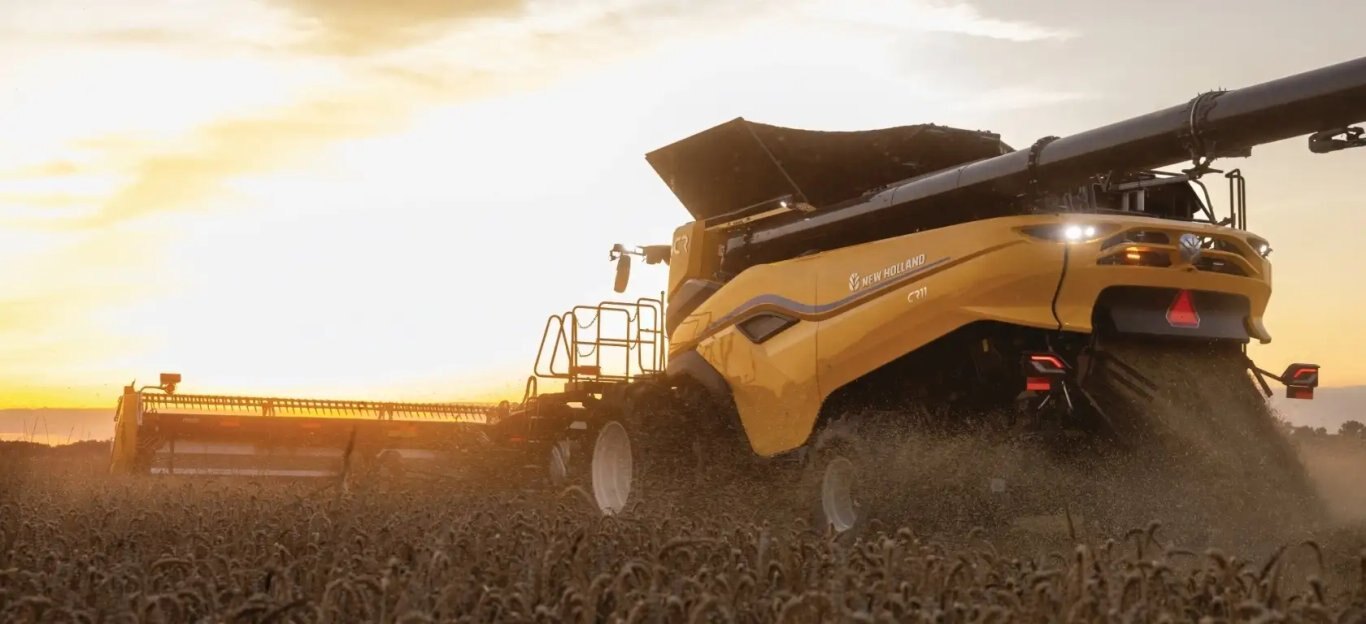 New Holland Next Generation CR Series Twin Rotor® Combines CR10