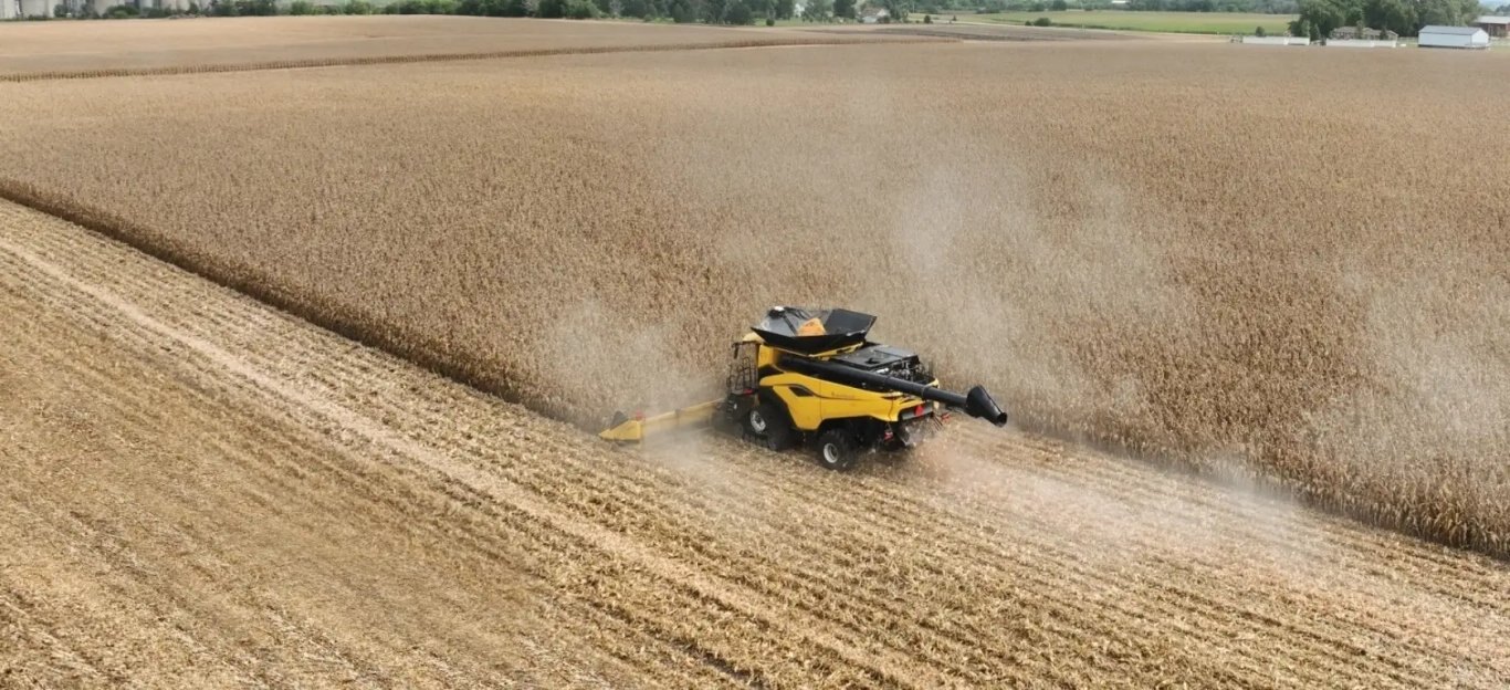 New Holland Next Generation CR Series Twin Rotor® Combines CR10