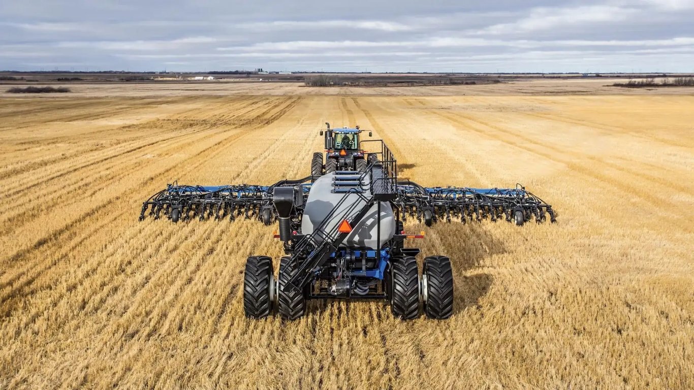 New Holland Flexi Coil® P Series Air Carts Flexi Coil® P3550