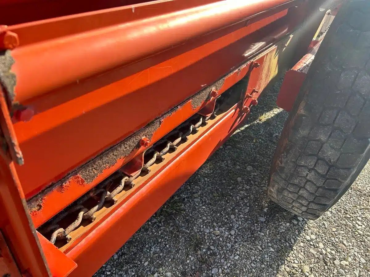 2005 New Holland 185