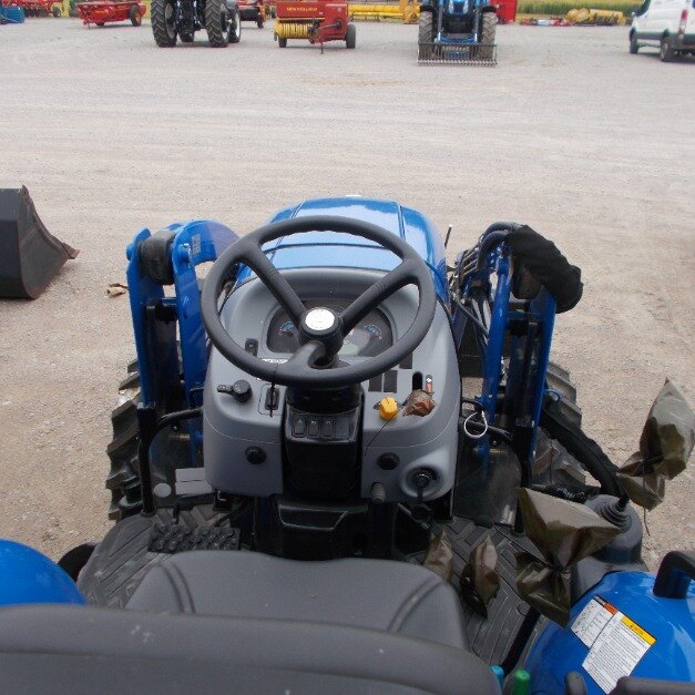 2023 New Holland Boomer™ 55 + ROPS + Loader + 2 Remote Valves